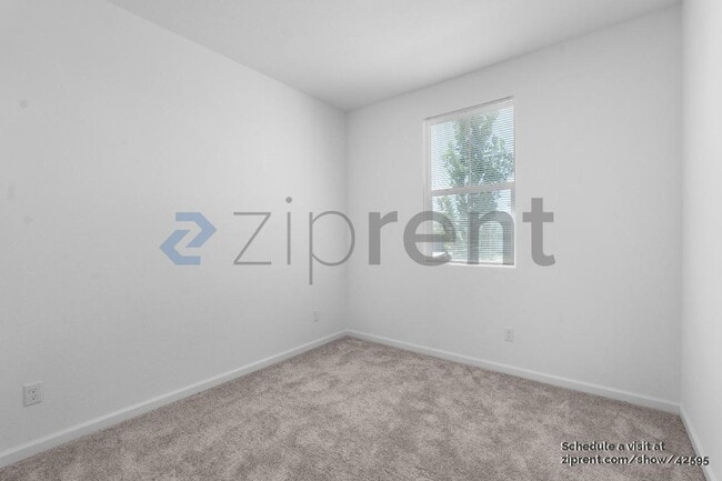 1529 Falabella Way in Olivehurst, CA - Foto de edificio - Building Photo