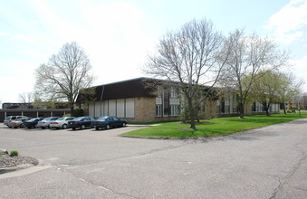 Cedar Court Apartments in Bloomington, MN - Building Photo - Building Photo