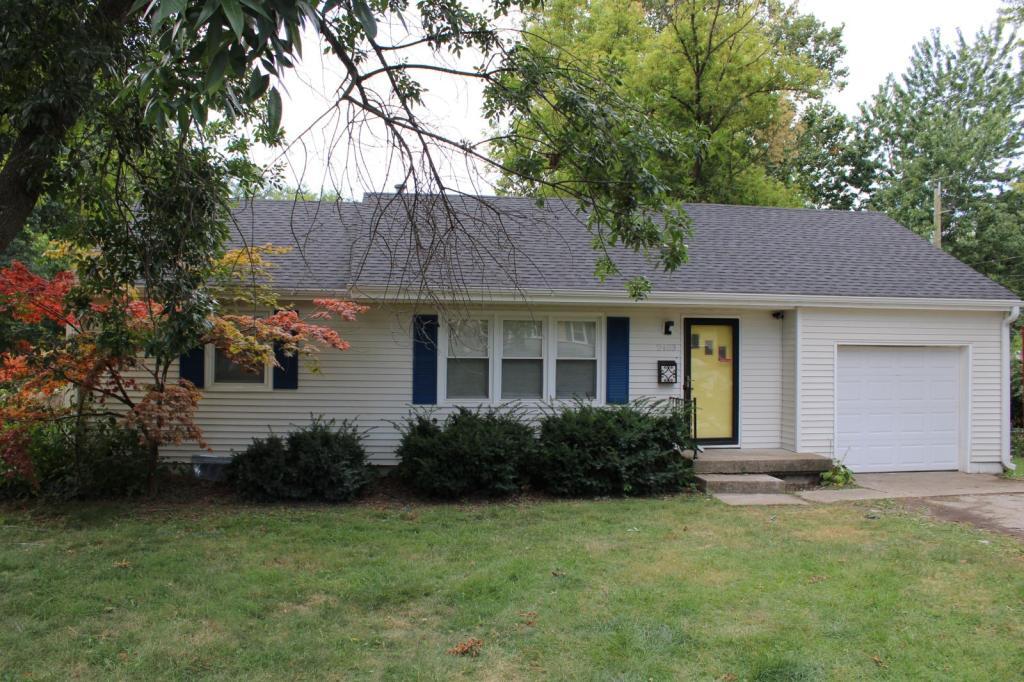 2403 NE Shady Ln Dr in Gladstone, MO - Building Photo