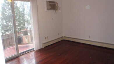 1129 N Shore Rd, Unit 2 in Revere, MA - Foto de edificio - Building Photo