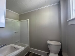 17 Sullivan St in Newport, NH - Foto de edificio - Interior Photo