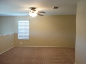 8506 Collingwood in Universal City, TX - Foto de edificio - Building Photo