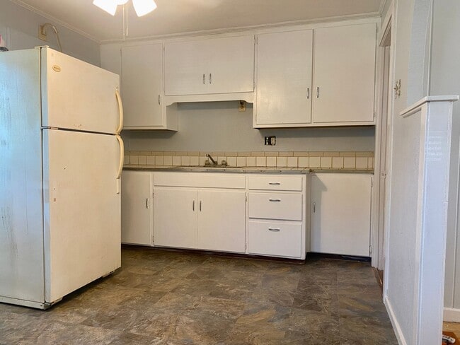 1347 Friend Ave in Clearwater, FL - Building Photo - Building Photo