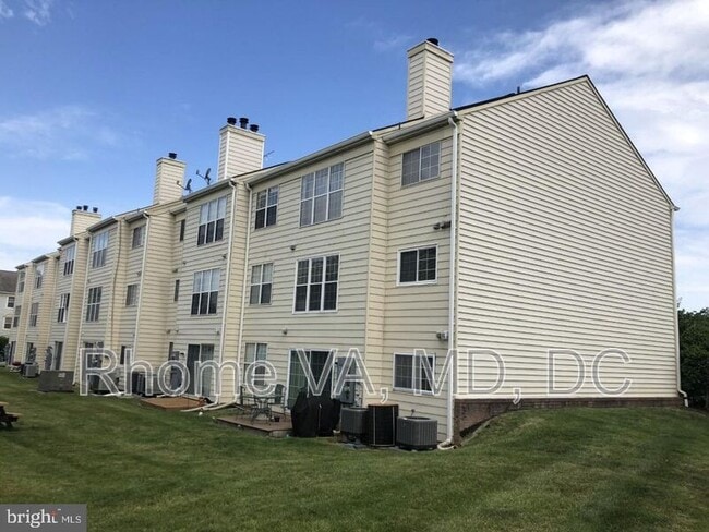 1129 Huntmaster Terrace NE in Leesburg, VA - Building Photo - Building Photo