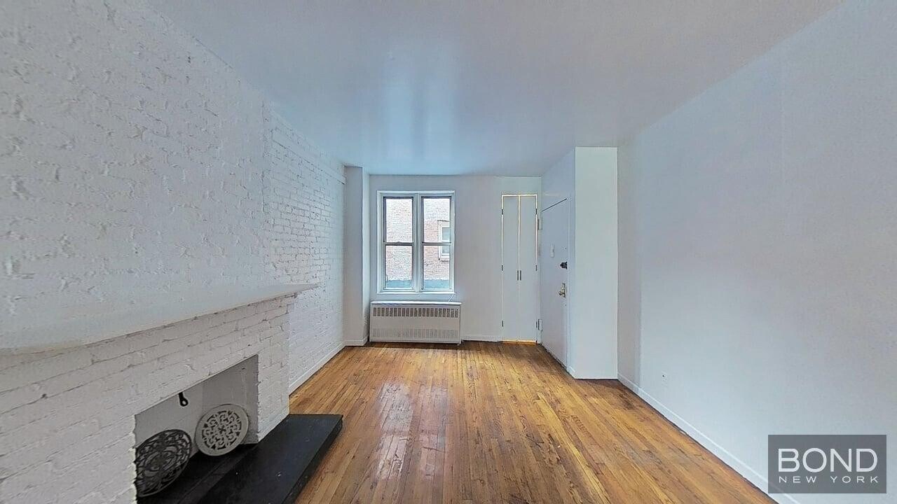 247 W 26th St in New York, NY - Building Photo