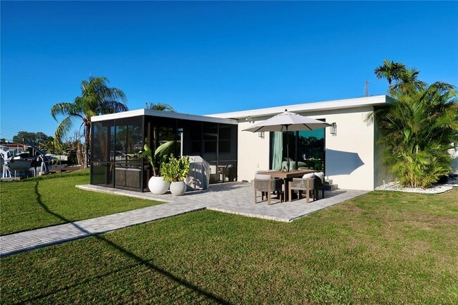 9484 Treasure Ln NE in St. Petersburg, FL - Building Photo - Building Photo