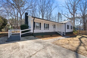 215 Mayodan Dr in Cary, NC - Building Photo - Building Photo