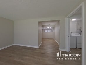 2160 Alemanda Dr in Clearwater, FL - Building Photo - Building Photo