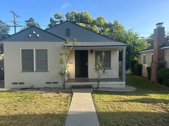 property at 10816 Illinois St