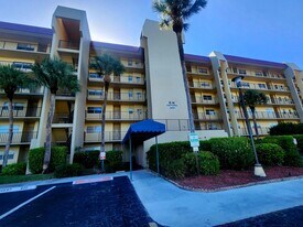 3661 Via Poinciana in Greenacres, FL - Building Photo