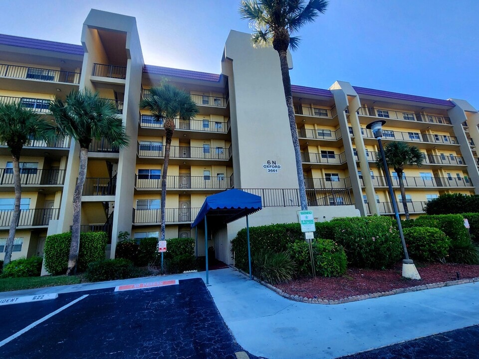 3661 Via Poinciana in Greenacres, FL - Building Photo