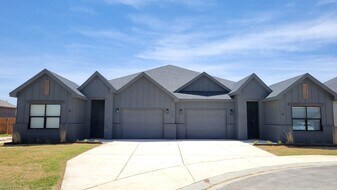 7117 22nd Pl in Lubbock, TX - Building Photo