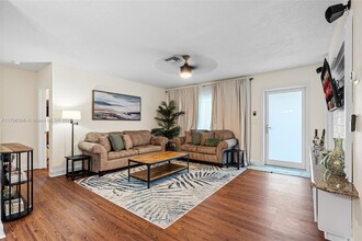 2231 NE 38th St in Lighthouse Point, FL - Building Photo - Building Photo