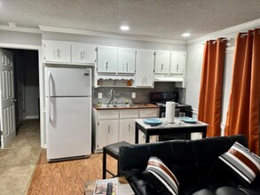 120 Calvin Ct in West Columbia, SC - Building Photo - Building Photo