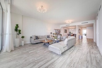 10203 Collins Ave in Bal Harbour, FL - Building Photo - Building Photo