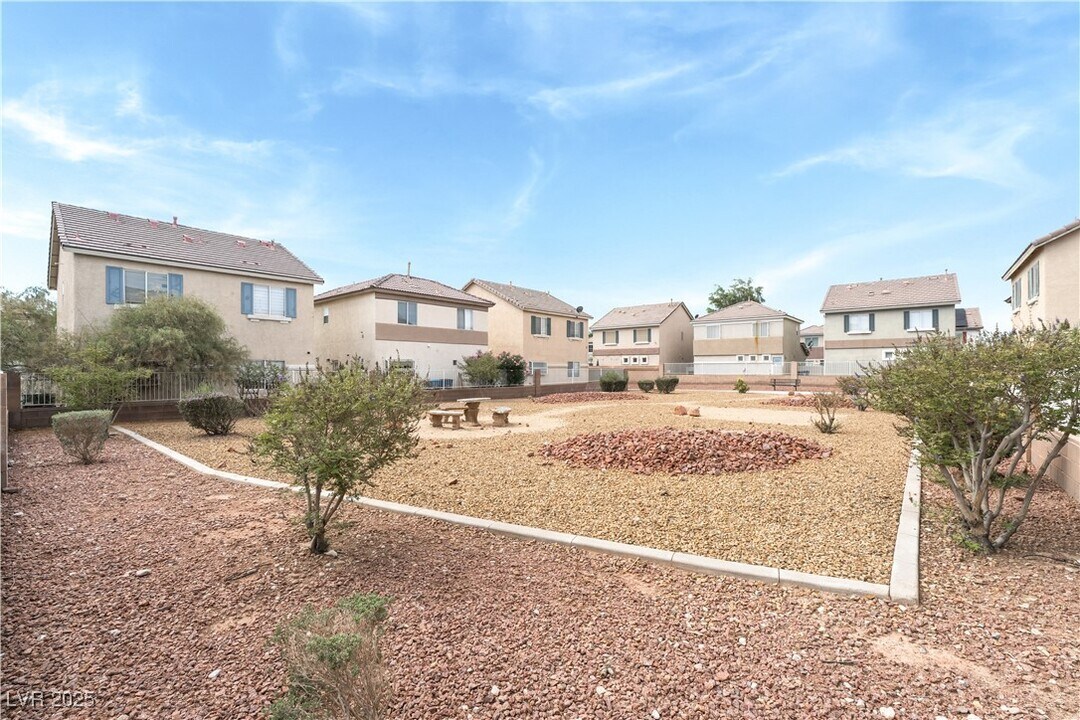 2283 Windmill Grove Ct in Las Vegas, NV - Building Photo