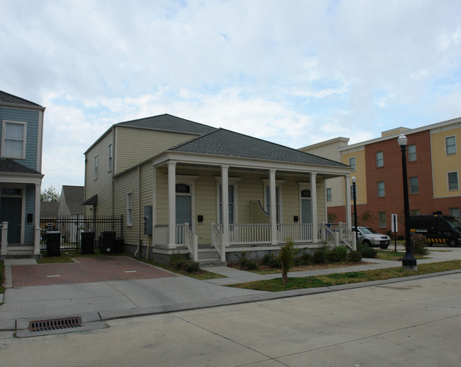 850 Adele Dr in New Orleans, LA - Foto de edificio - Building Photo