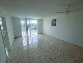2851 Leonard Dr, Unit J502 in Aventura, FL - Building Photo - Building Photo