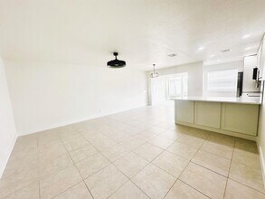 19 Colonial Club Dr in Boynton Beach, FL - Building Photo - Building Photo