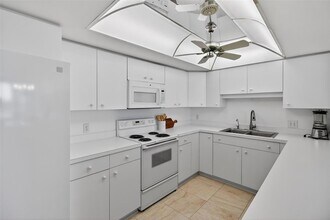 100 Oakmont Ln, Unit 801 in Belleair, FL - Building Photo - Building Photo