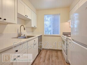 20125 SW Tualatin Valley Hwy in Beaverton, OR - Foto de edificio - Building Photo