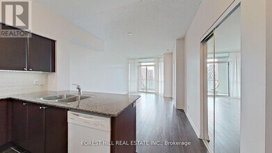 525 Wilson Ave in Toronto, ON - Building Photo - Building Photo