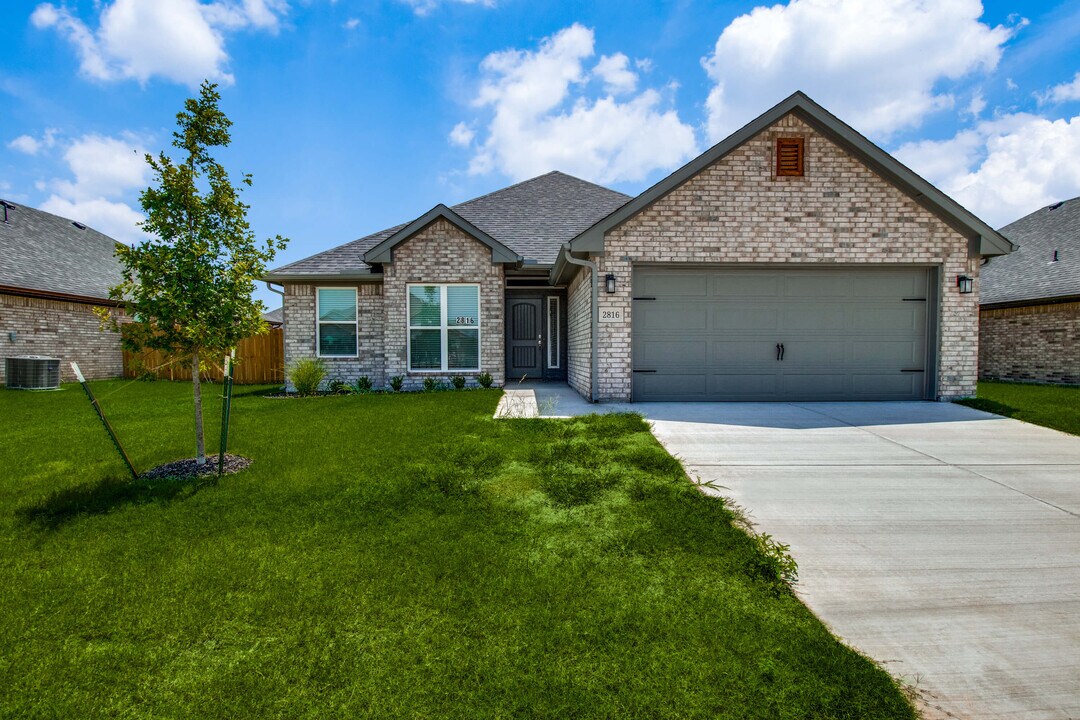 2816 Clover Dr in Sherman, TX - Building Photo