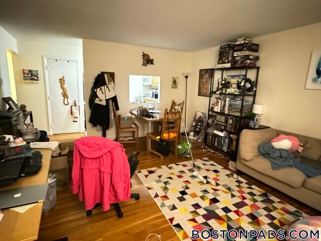 90 Gardner St, Unit 11 in Boston, MA - Foto de edificio - Building Photo