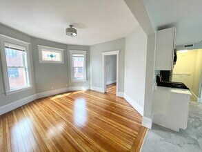 159 Boston St, Unit 1 in Boston, MA - Building Photo - Building Photo