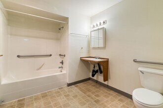 501 Voltaire Ct in Bellingham, WA - Foto de edificio - Building Photo