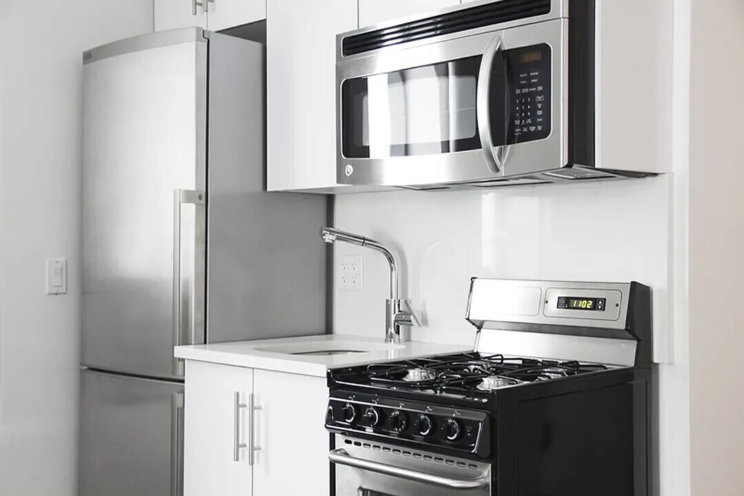 75 Orchard St in New York, NY - Building Photo