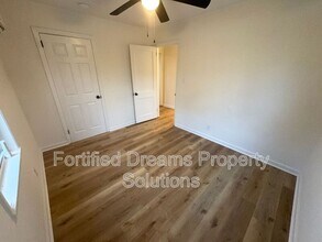 1702 J Ave in Greensboro, NC - Foto de edificio - Building Photo