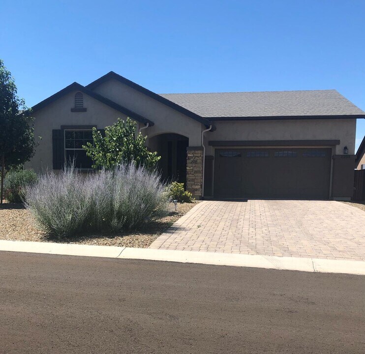 2305 Nova Loop in Chino Valley, AZ - Building Photo