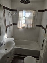 426 SE 4th St in College Place, WA - Building Photo - Building Photo