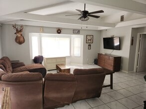 408 SE 16th St in Cape Coral, FL - Foto de edificio - Building Photo