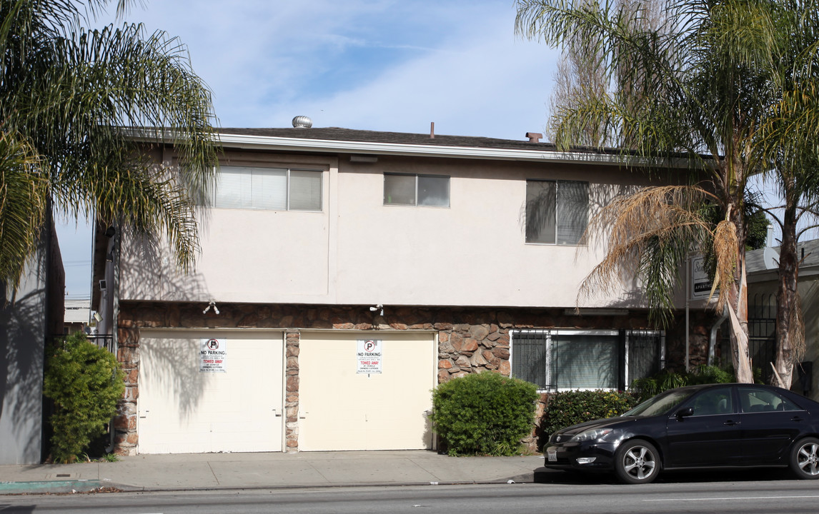 Sans Souci Apartments in Long Beach, CA - Foto de edificio
