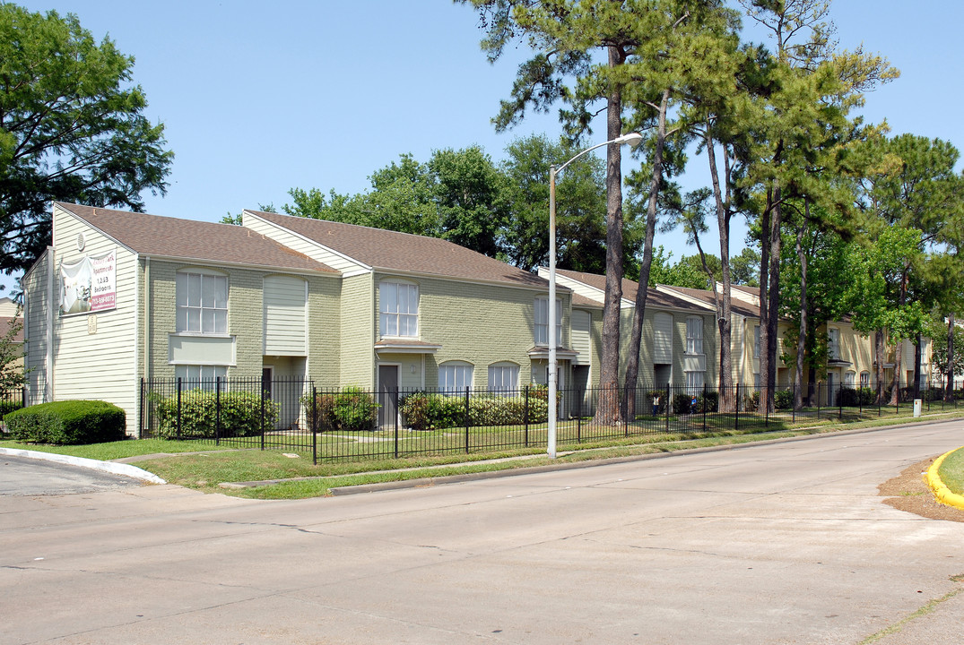 Asbury Park Condo in Houston, TX - Building Photo