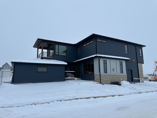 10 Alpine Dr SW in Calgary, AB - Building Photo - Building Photo