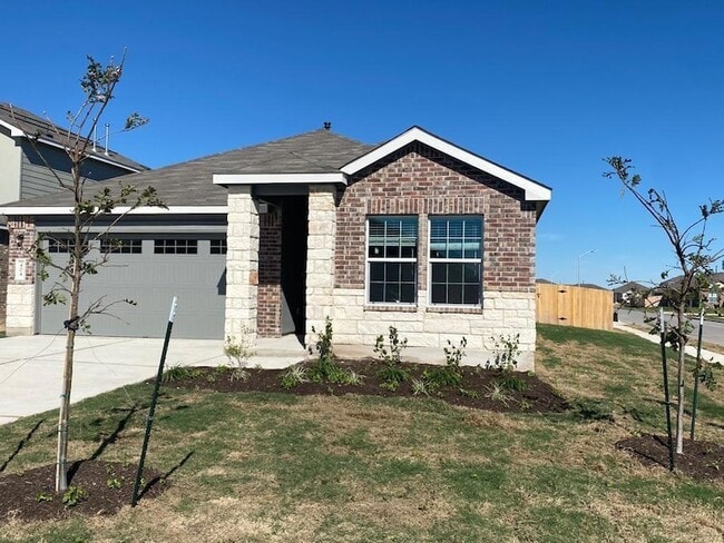 404 Escondido Cir in San Marcos, TX - Building Photo - Building Photo