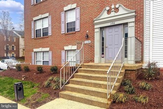 1106 Huntmaster Terrace NE in Leesburg, VA - Building Photo - Building Photo