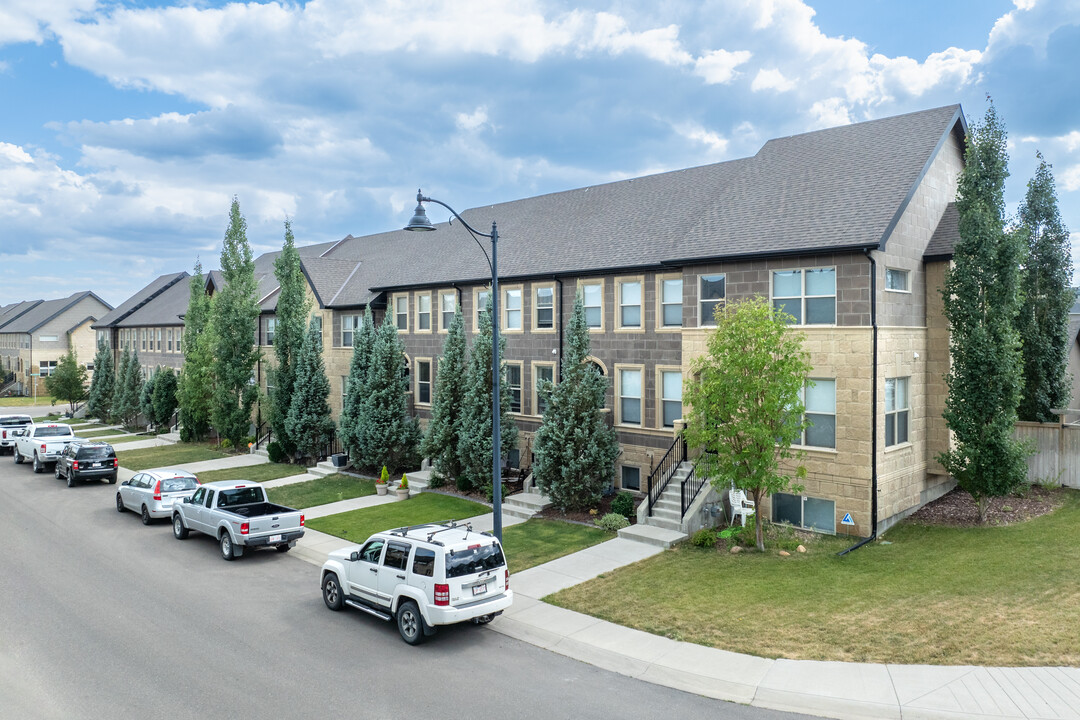 21 Sage Meadows Ter NW in Calgary, AB - Building Photo