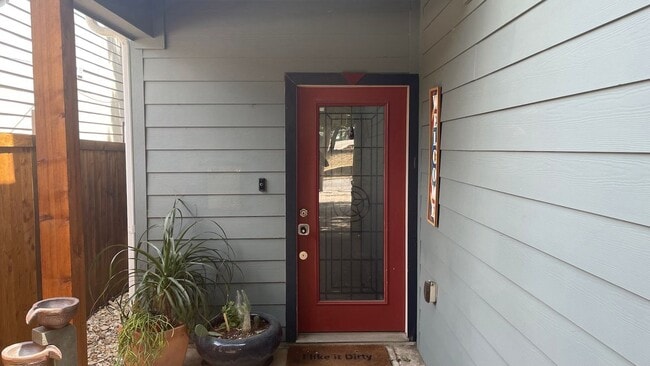 property at 826 N Beckley Ave