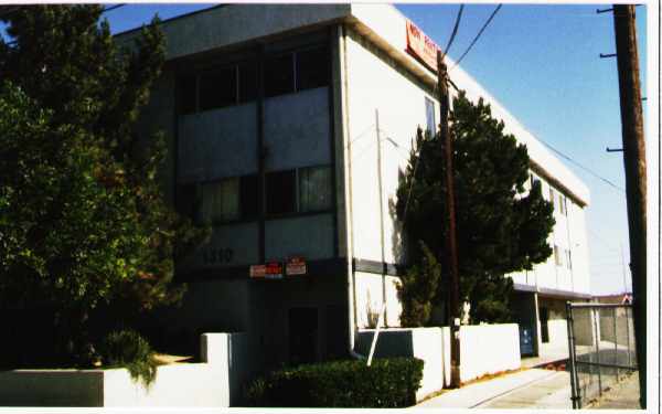 1310 W. D Street in Wilmington, CA - Foto de edificio
