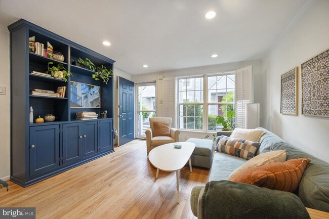 property at 132 E Glebe Rd