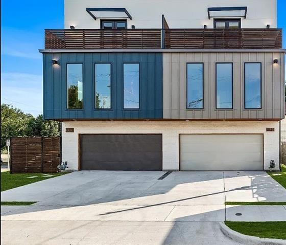 property at 183 S Prairie Ave