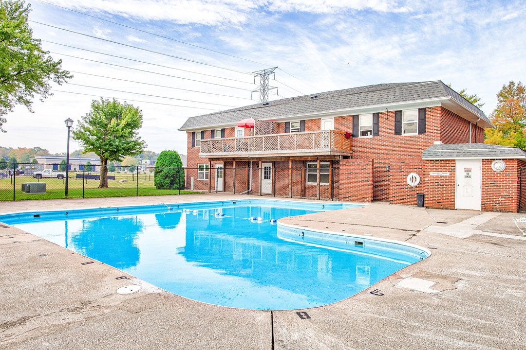 MAPLE CREST in Kokomo, IN - Foto de edificio