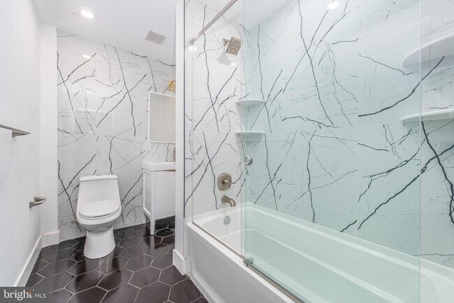 2301 Grays Ferry Ave in Philadelphia, PA - Building Photo - Building Photo