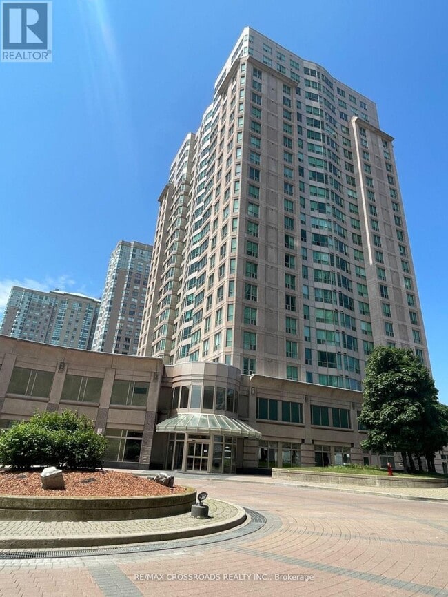 property at 18 Lee Centre Dr
