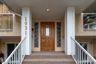 1931 25A St SW in Calgary, AB - Building Photo - Building Photo