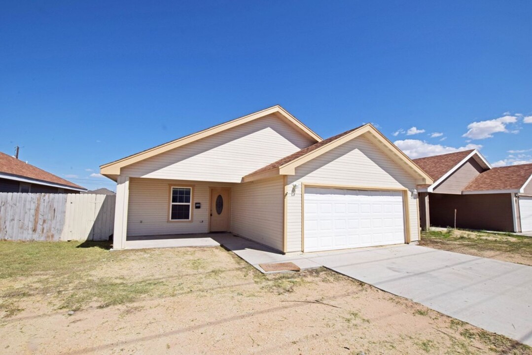 1000 N Eva Ave in Monahans, TX - Building Photo